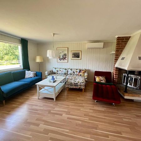 Idylliskt Hus Med Sjoeutsikt. Villa Osthammar Ngoại thất bức ảnh