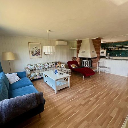 Idylliskt Hus Med Sjoeutsikt. Villa Osthammar Ngoại thất bức ảnh