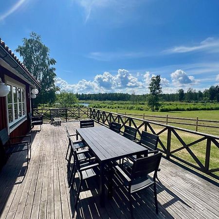 Idylliskt Hus Med Sjoeutsikt. Villa Osthammar Ngoại thất bức ảnh