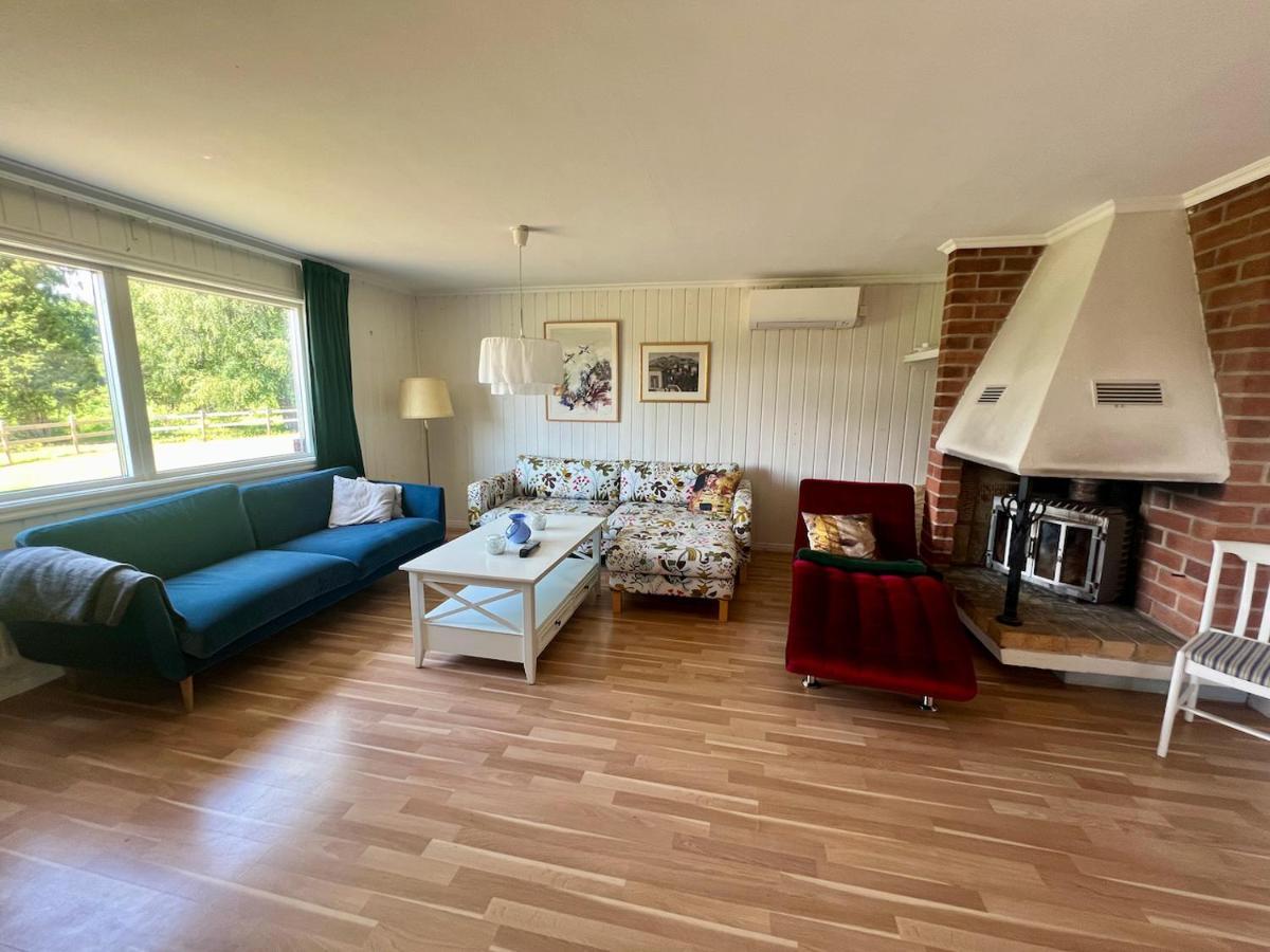 Idylliskt Hus Med Sjoeutsikt. Villa Osthammar Ngoại thất bức ảnh