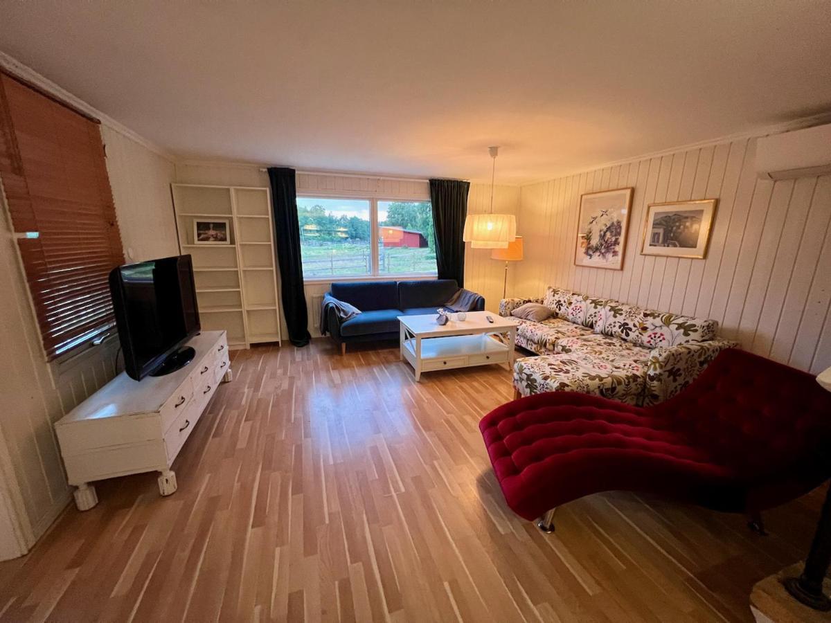 Idylliskt Hus Med Sjoeutsikt. Villa Osthammar Ngoại thất bức ảnh