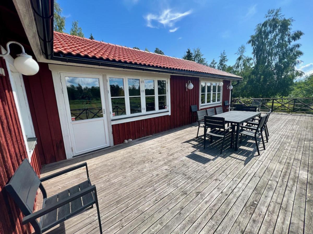 Idylliskt Hus Med Sjoeutsikt. Villa Osthammar Ngoại thất bức ảnh