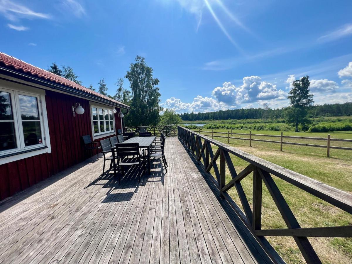 Idylliskt Hus Med Sjoeutsikt. Villa Osthammar Ngoại thất bức ảnh