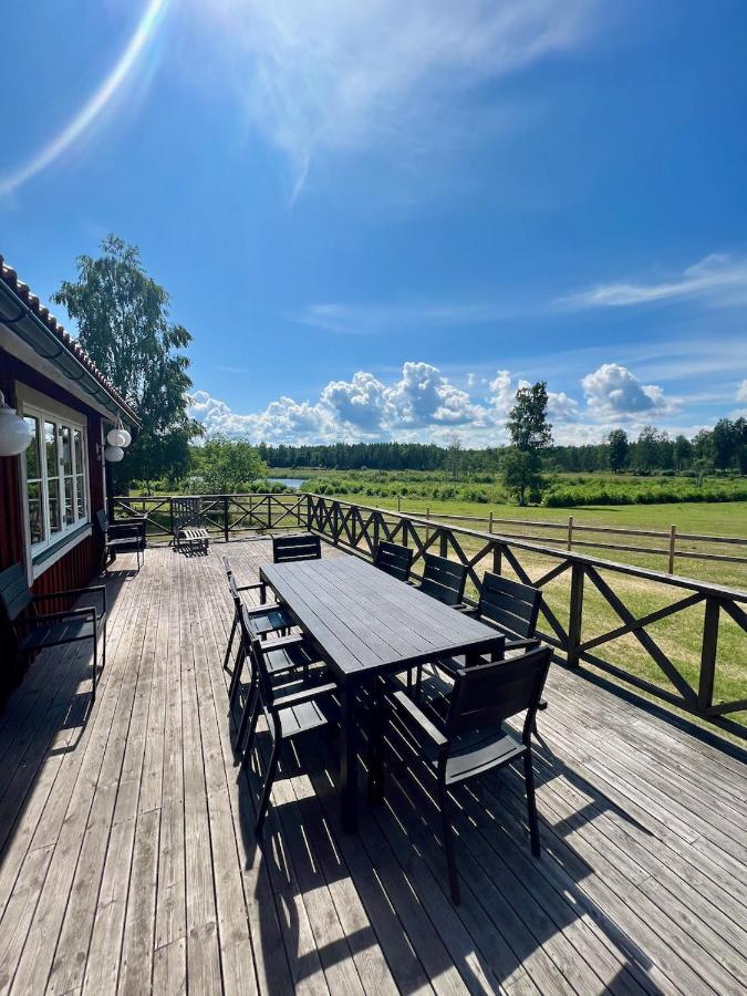 Idylliskt Hus Med Sjoeutsikt. Villa Osthammar Ngoại thất bức ảnh