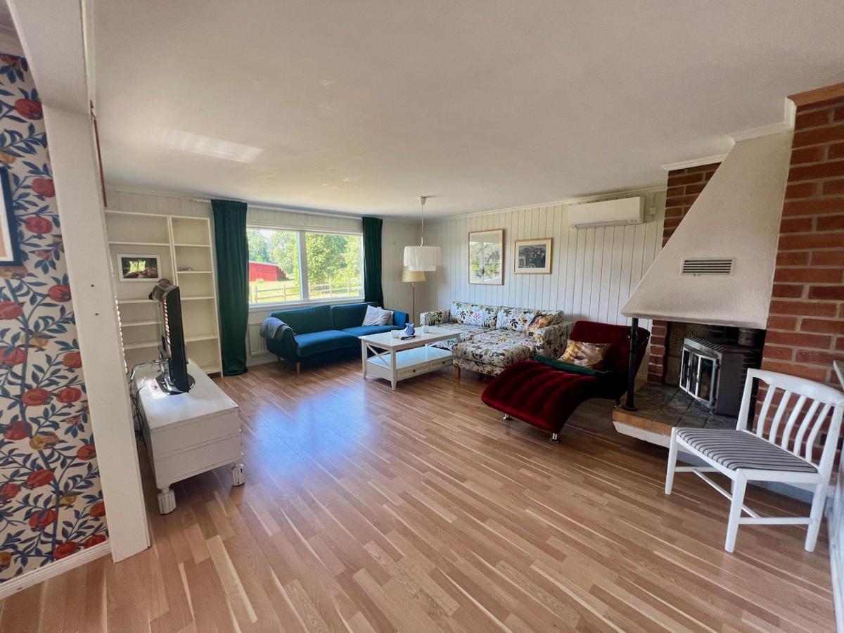 Idylliskt Hus Med Sjoeutsikt. Villa Osthammar Ngoại thất bức ảnh
